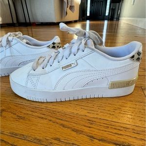 Women’s size 5 1/2 puma shoes